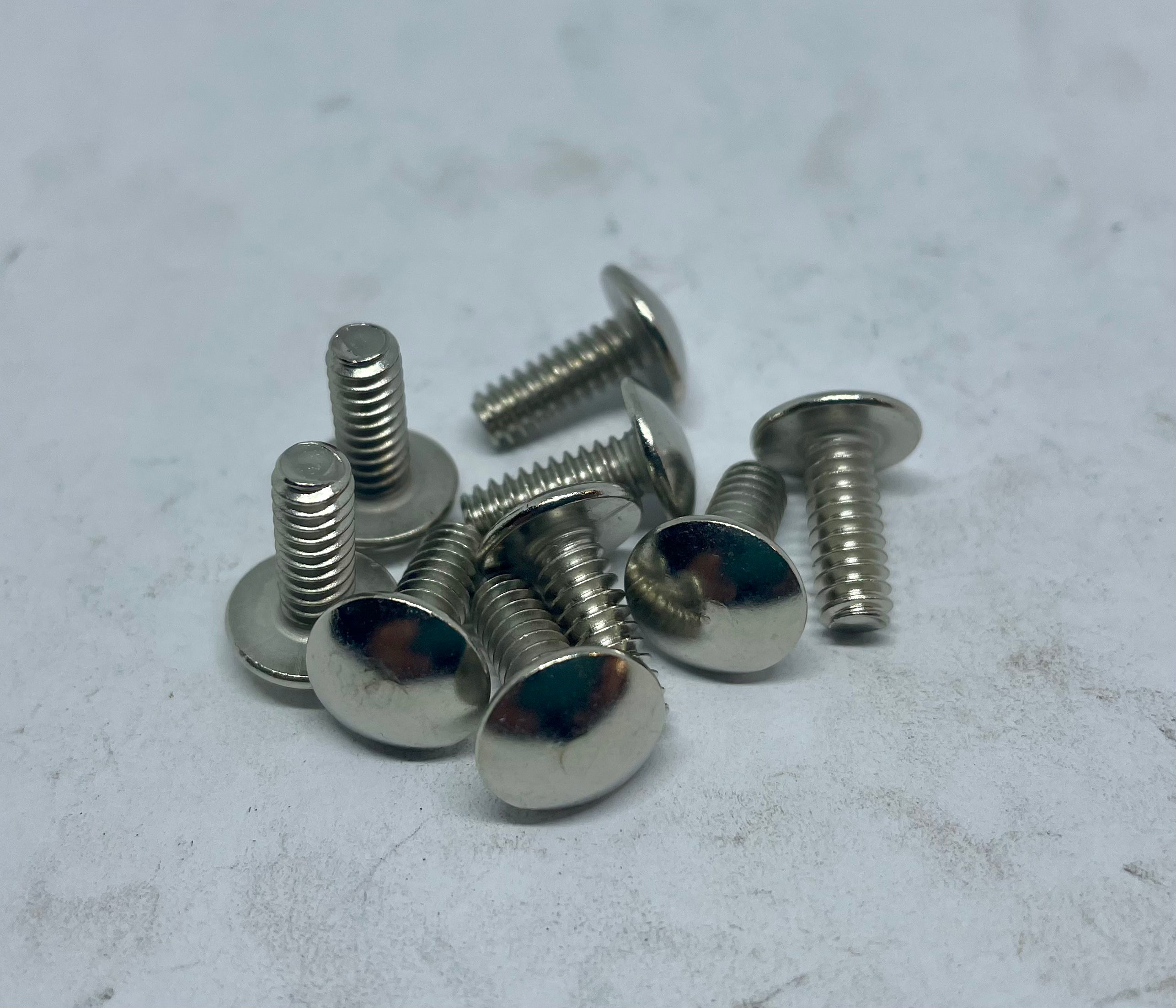 1/4″-20 x 1-1/2″ Brass Oval Head Machine Screw | 4T-172 1/4″-20 x 1-1/2″ Brass Oval Head Machine Screw | 4T-172